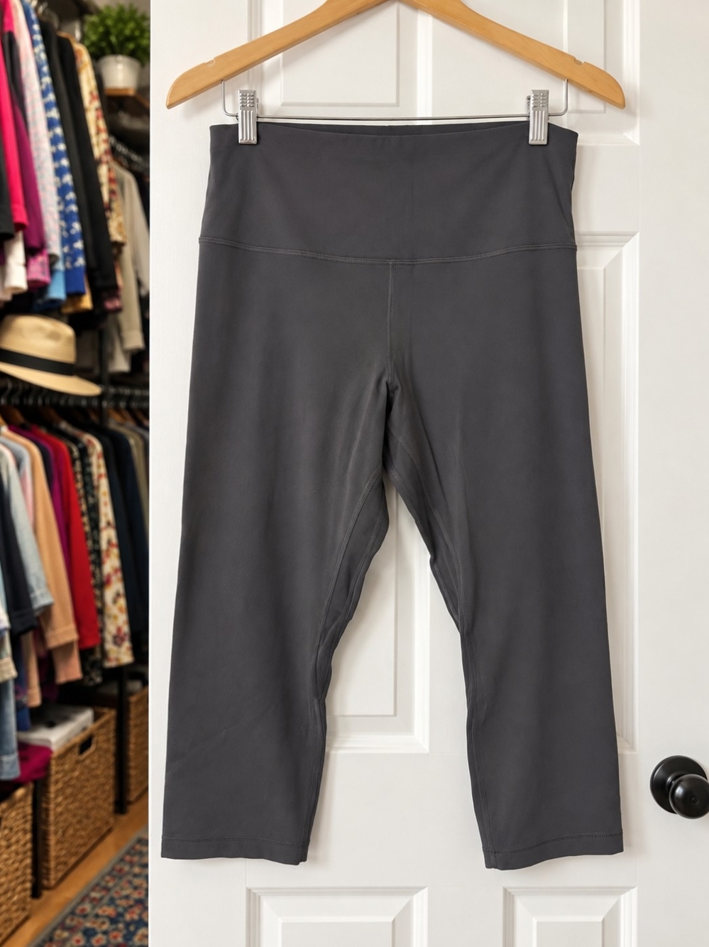 Lululemon Women’s Size 12 Charcoal Grey Cropped Leggings Capris
